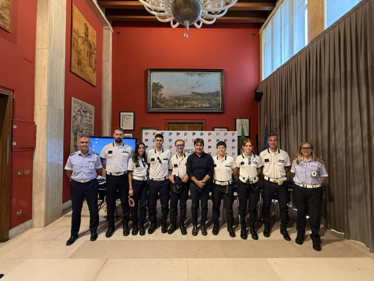 Pesaro, otto nuovi agenti di Polizia Locale: quattro assunzioni stabili e quattro per l’estate