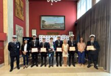 Pesaro – Plauso del sindaco agli agenti della Polizia Locale: premiati i successi nel calcio a cinque e nel nuoto ai Campionati Italiani