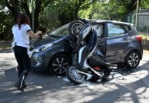 Scontro tra auto e scooter a Villa Ceccolini: un ferito in eliambulanza