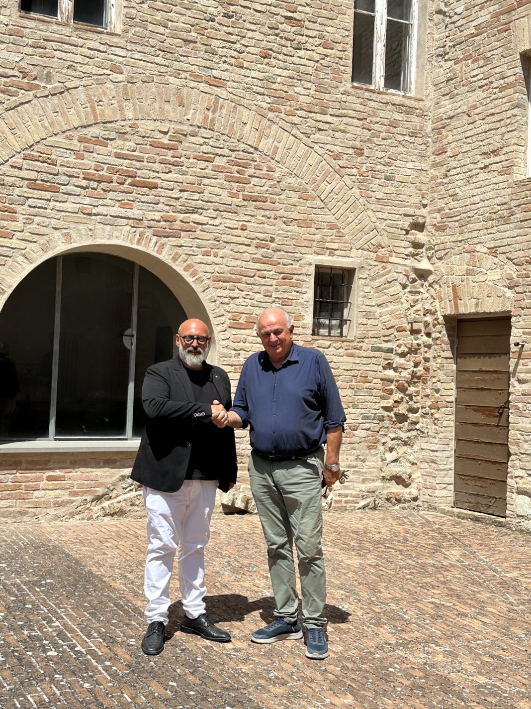 Urbino-Spazi_ISIA_G_Biagetti_M_Gambini Il sindaco Maurizio Gambini (destra) e il Direttore ISIA Urbino Giuseppe Biagetti (sinistra)