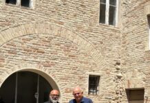 Urbino, l’ISIA si amplia: nuovi spazi nel complesso di Santa Chiara Il sindaco Maurizio Gambini (destra) e il Direttore ISIA Urbino Giuseppe Biagetti (sinistra)