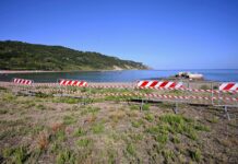 Baia Flaminia, presunto ordigno bellico in mare: transennata l’area