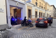 Senigallia, lite in un bar: denunciato per resistenza a pubblico ufficiale