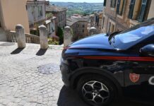 Promettono facili guadagni sui social e spariscono con i soldi: tre denunciati per truffa