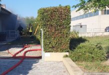 Fano – Incendio in una villetta in legno in via del Ponte: fiamme partite dalle batterie del fotovoltaico
