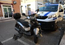 Pesaro, scontro tra due scooter in via Rossi: 50enne trasferito in elisoccorso a Torrette