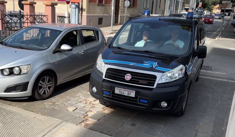 Pesaro, accoltella un 18enne nel sottopasso: convalidato l’arresto