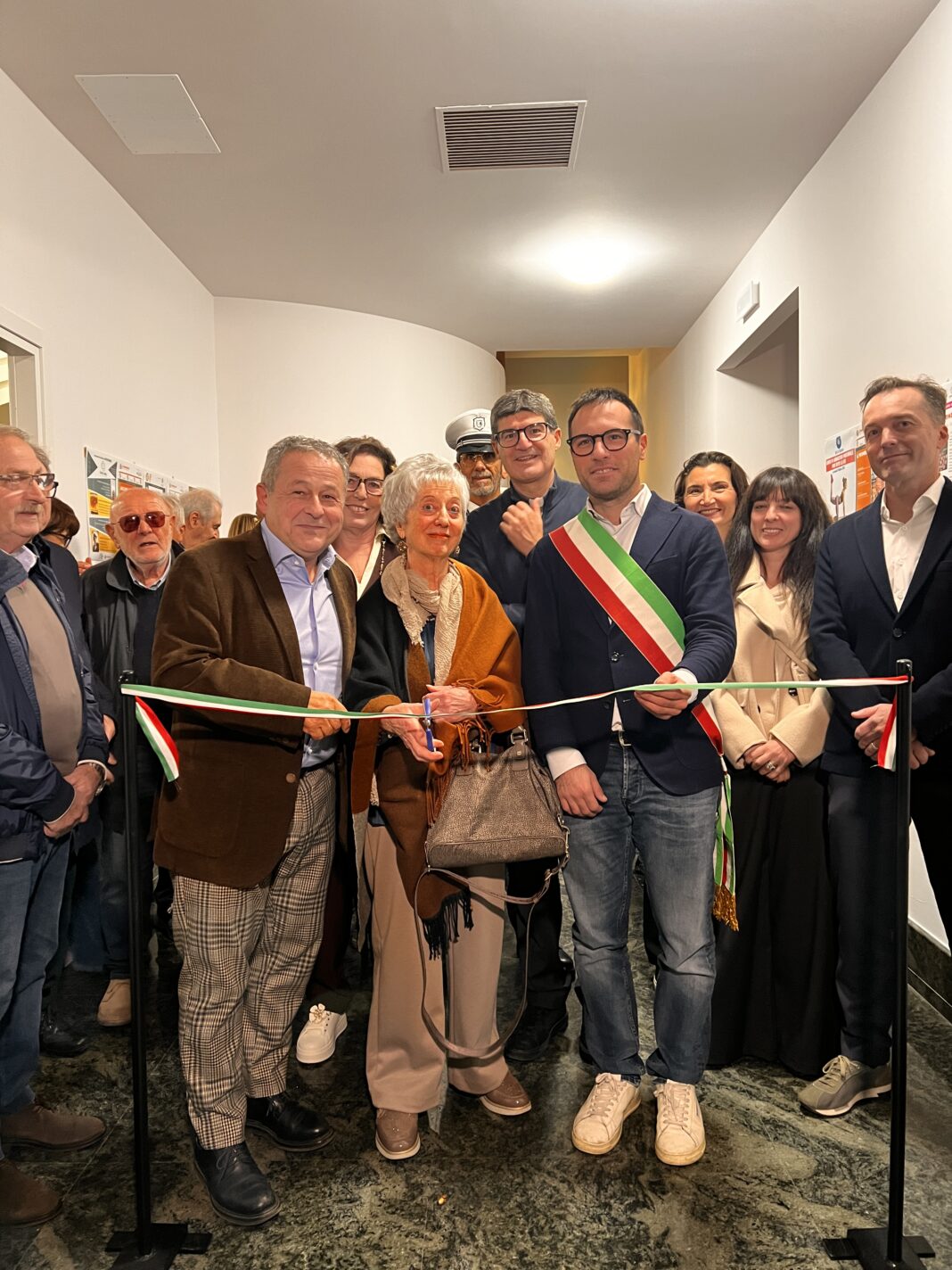 30-10-26 Taglio del nastro casa Ines (1)