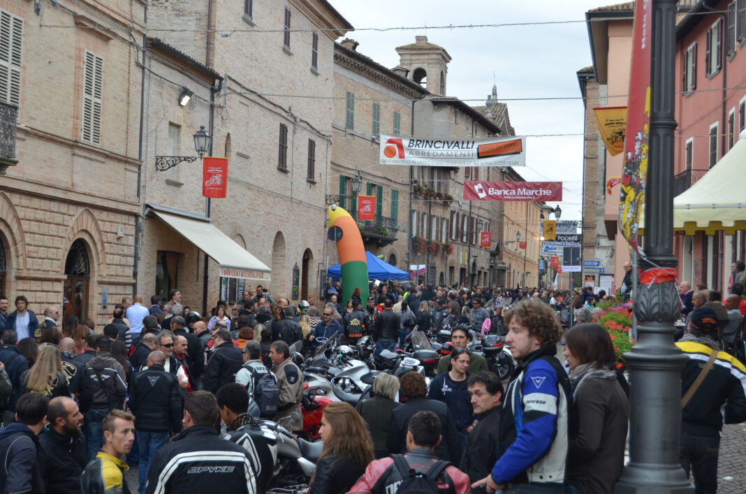 Motoraduno Folla
